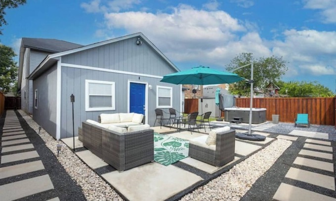 San Antonio House | Spacious DETACH OFFICE SeaWorld