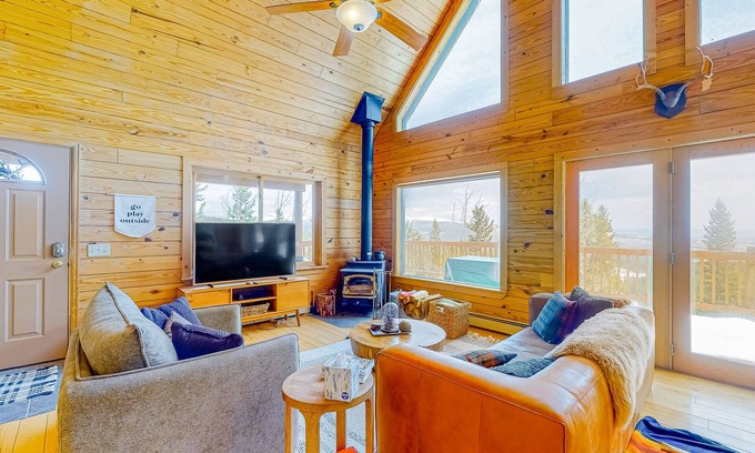 Valley of the Sun House | Spacious dog-friendly cabin with fireplace, mountain view, washer/dryer, & WiFi