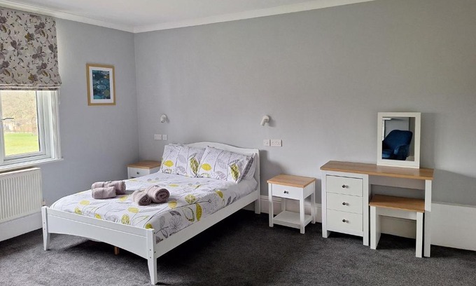 Cranleigh House | Spacious Double Room with Lovely Views