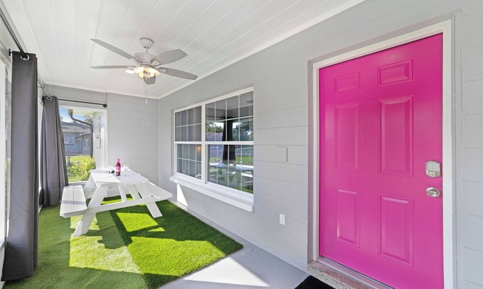 Southwest Orlando House | Spacious Downtown Orlando house centrally located to Orlando tourist attractions