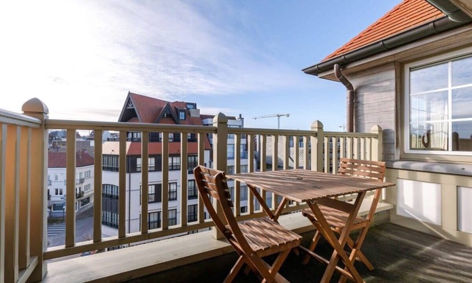 Knokke Apartment | Spacious duplex apartment with private parking