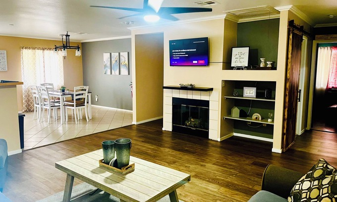 Pittmann House | Spacious Entire Home Near Airport and Downtown Perfect for Families & Work Trips