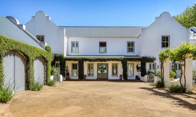 Alphen Other | Spacious, farm-styled 5 bedroom Constantia home.Wine tasting&purchases available