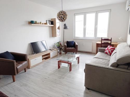 Nitra Apartment | Spacious flat in wider centre of Nitra with balcony and free on-street parking