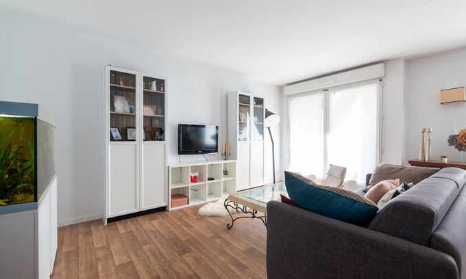 Clichy Apartment | Spacious Flat Near JO Facilities