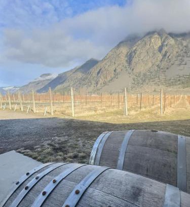 Okanagan-Similkameen House | Spacious Getaway Two Homes on a Tranquil Vineyard Ideal for Large Groups