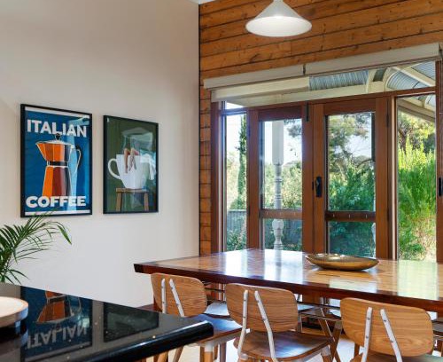 Castlemaine House | Spacious Goldfields Retreat - Central & Charming