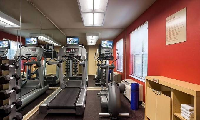 Shea Business Park Hotel | Spacious Good-Value Accommodation! 2 Convenient Units, Outdoor Pool