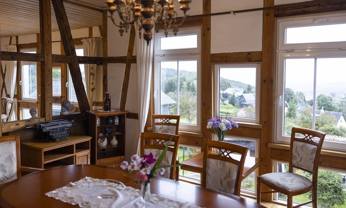 Sonneberg Apartment | Spacious holiday apartment with a wide view of the Coburg-Rennsteig region