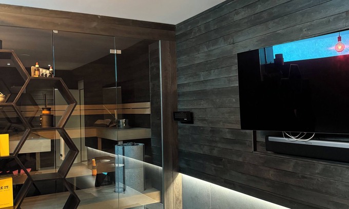 Alt-Wiedikon Villa | Spacious home away from home. Beautiful surroundings and very close to the city