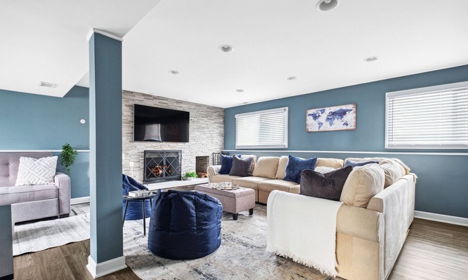 Oakbrook Terrace House | Spacious Home Chicago Suburbs