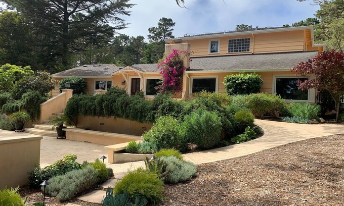 Del Monte Forest House | Spacious Home in the Forest