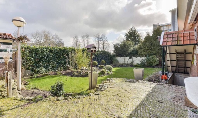 Halfweg House | Spacious home, large sunny garden Halfweg. Sleeps max 4 adults + 2 children