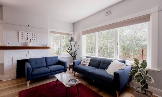 Sandy Bay House | Spacious home near the Derwent in Sandy Bay