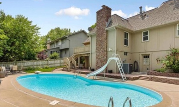 Leawood Southwest House | Spacious Home with Pool Hot Tub and Arcade Games . Great Quiet and Safe Location