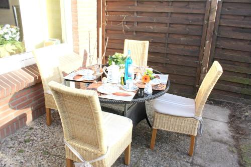 Tinnum House | Spacious House in Sylt-Ost, Garden