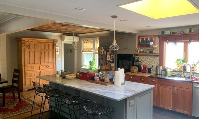 Watertown House | Spacious house minutes from Harvard Square.
