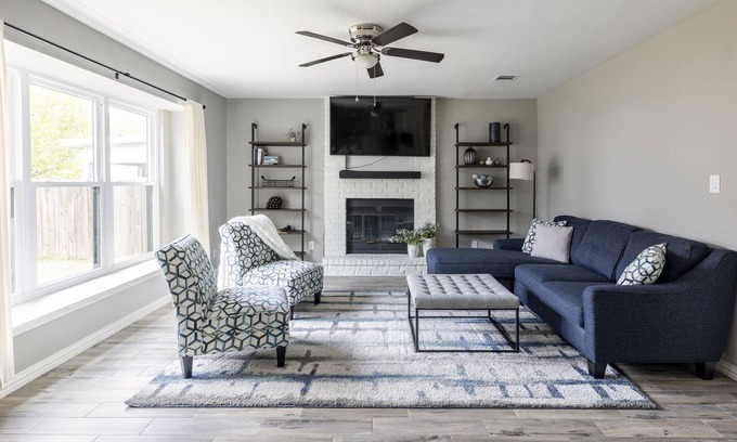 McNeil House | Spacious House @ the Domain - relax in the spa! Group Stay.