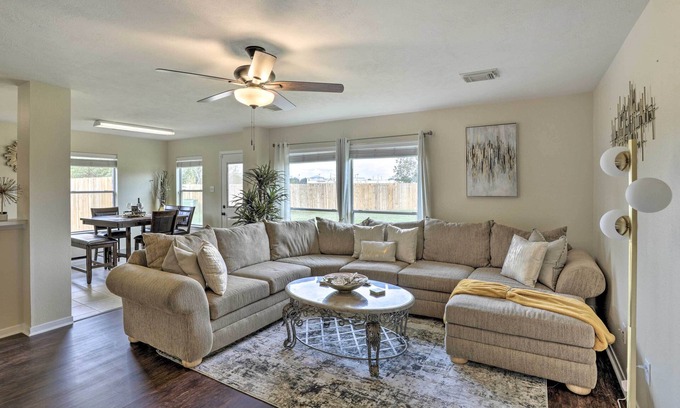 Clodine House | Spacious Houston Home ~ 22 Mi to Downtown!