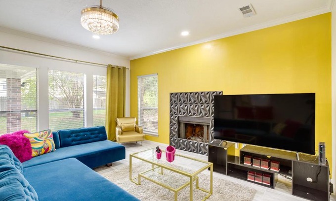 Barker House | Spacious Houston Home with Patio, Grill and Fireplace!