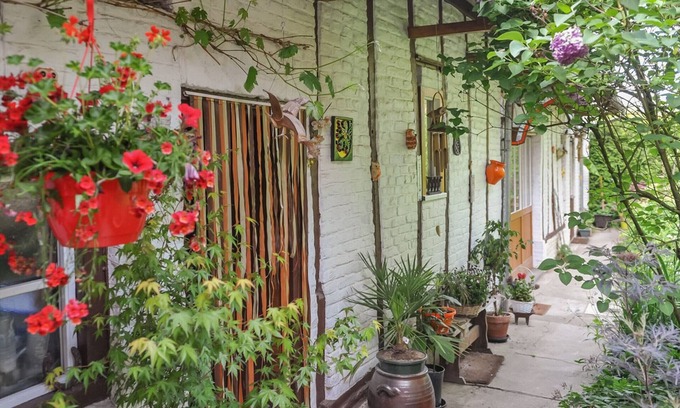 Steenvoorde Cottage | Spacious independent cottage near city center