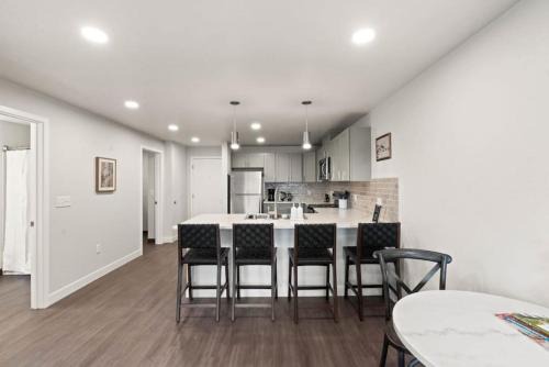 Riverside Apartment | Spacious, King Bed, w Pool Table & Brunch Below! 303