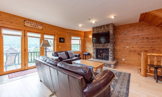 McHenry House | Spacious Lake Villa w/Woodsy Charm