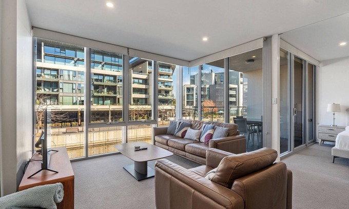 Kingston Apartment | Spacious Lakefront Apartment with Pool Access