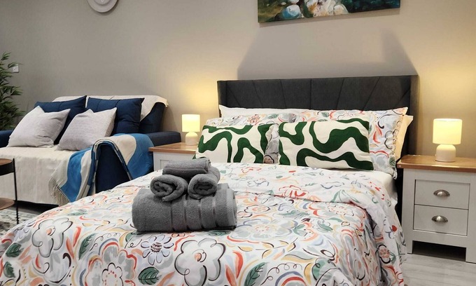 Grays House | Spacious Luxe Suite – New Build