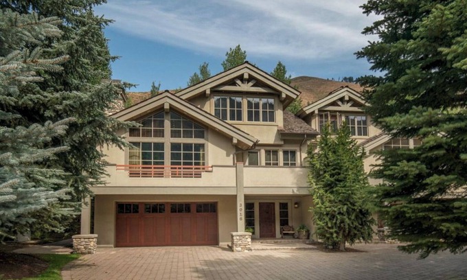 Warm Springs House | Spacious & Luxurious Warm Springs Home