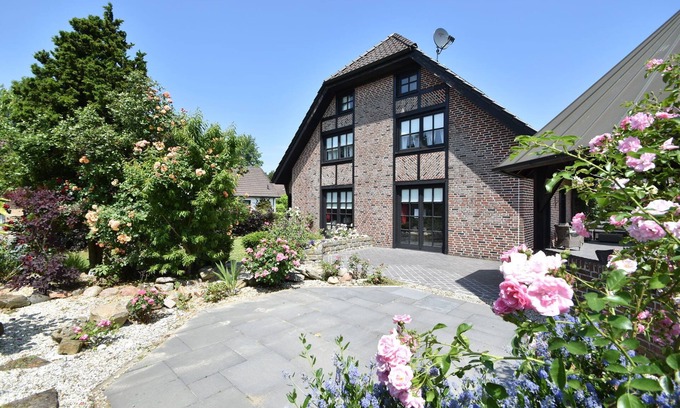 Bruinisse Villa | Spacious Mansion with Meadow View in Bruinisse