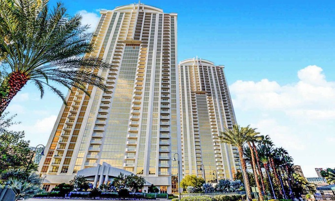 Las Vegas Condo | Spacious MGM Studio | Topgolf Pool Views 07718