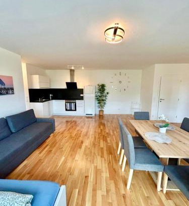 Gerasdorf bei Wien Apartment | Spacious Modern Apartment with Free Parking