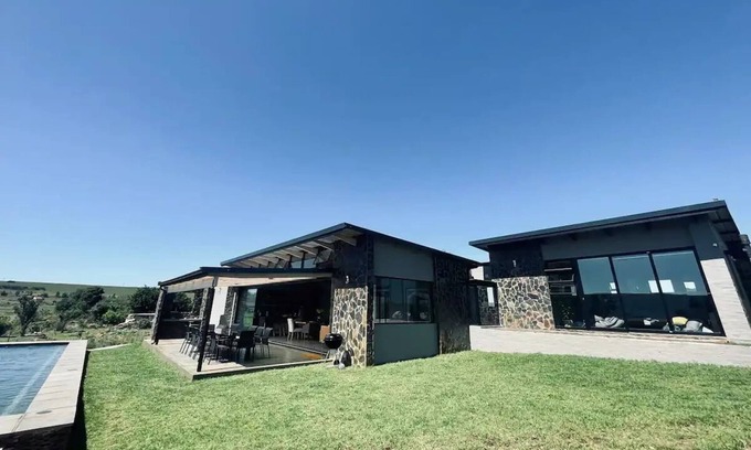 Mogale City Other | Spacious modern farmhouse on 16 hectaresnn