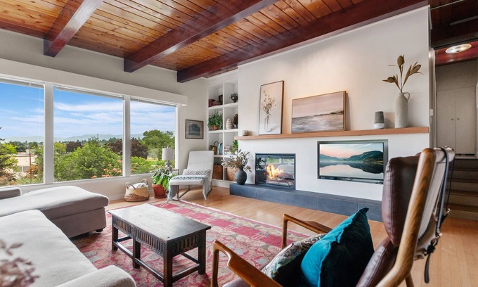 Okanagan-Similkameen House | Spacious Modern Home Perfect for Families and Travelling Health Professionals