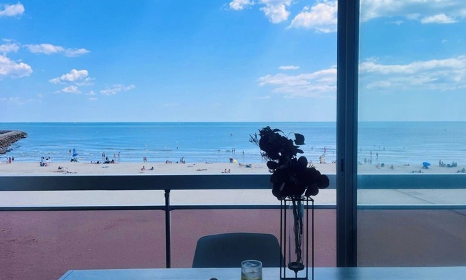 Carnon-Plage Apartment | Spacious, modern seafront apartment