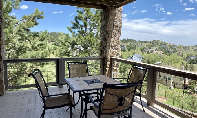 Golden House | Spacious Mountain Apt with Views & Easy Access to Skiing, Hiking, & Red Rocks!