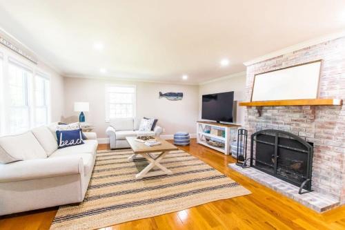 Yarmouth Port House | Spacious New Kitchen Central A C