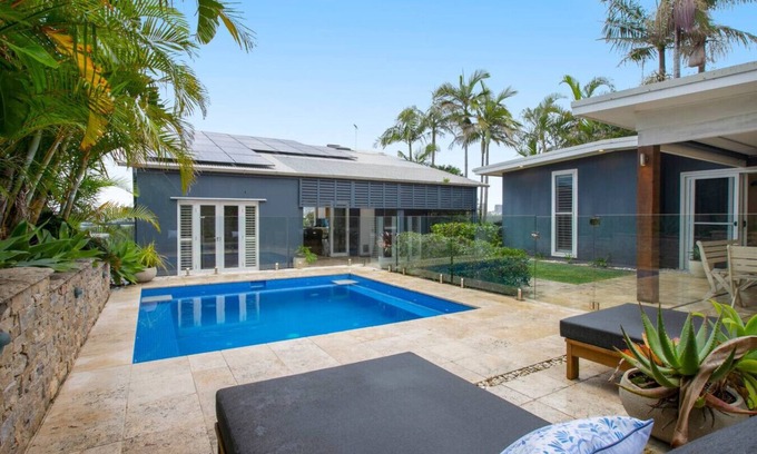 Collaroy Apartment | Spacious Oceanview Escape with Pool & Cabana