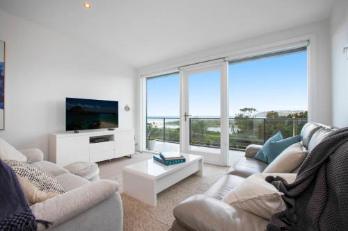 Collaroy House | Spacious Oceanview Escape with Pool and Cabana