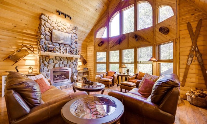 Packwood House | Spacious Packwood Cabin with Hot Tub - Near River