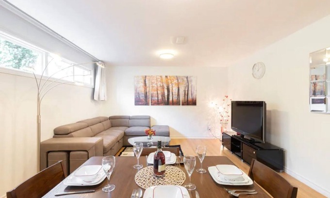Willowdale House | SPACIOUS PRIVATE SUITE W/BACKYARD (YONGE & FINCH)