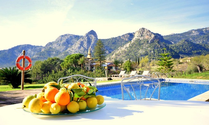 Bunyola Villa | Spacious property on a hill directly in Bunyola with beautiful views