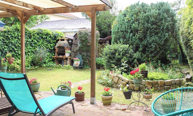 Saint-Denis House | Spacious, quiet house with pretty garden