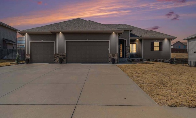 Millard House | Spacious Retreat in West Omaha 2 King 3 Queen Beds