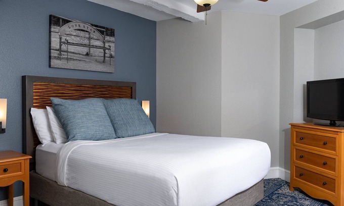 Downtown San Antonio Resort | Spacious River Walk Resort close to the Alamo and Americas Oldest Stone Church