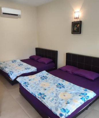 Tangkak House | Spacious Room in Gunung Ledang