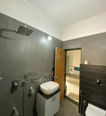 Ahmedabad House | Spacious room with modern touch