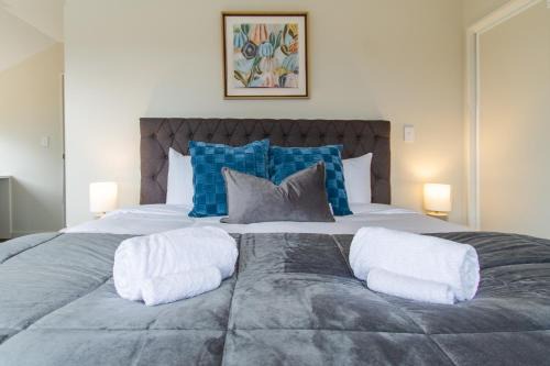 Riccarton Apartment | Spacious Serenity near Westfield Mall 6BR
