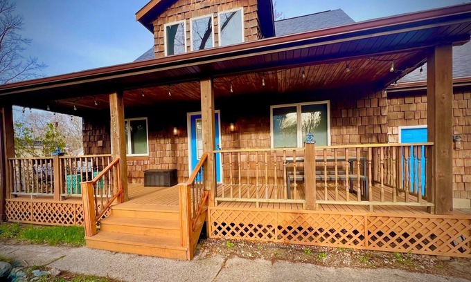 Spring Lake House | Spacious Spring Lake Retreat Beach Access Sleeps 8 Family & Pet Friendly